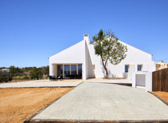 House in the countryside 2.6 km from the beach